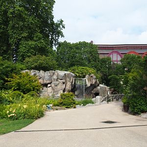 Park view near the seal and sea lion exhibits, 2020-06-28