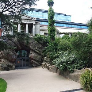 Aquarium entrance, Part of Reptile house and Kangaroo paddock viewing area, 2020-06-28