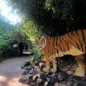 Zoo Magdeburg- path towards tiger enclosure- 2020