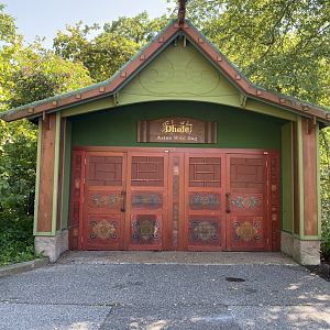 Northern trail- dhole cabin