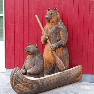 Paddling bear wood carving, 2020-09-02