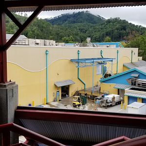 Aq of the Smokies - Back of building, from parking garage