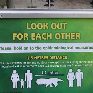 Please keep 1.5 m distance