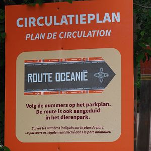 Covid-19 circulation plan signage - Oceania section, 2020-05-23