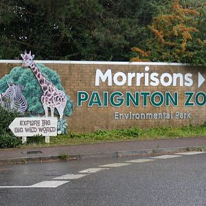 Direction signage to the zoo