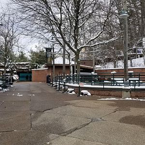 Pittsburgh Zoo - Petting area, sea lion window