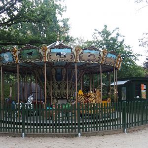 Zoo-themed carousel, 2020-08-15
