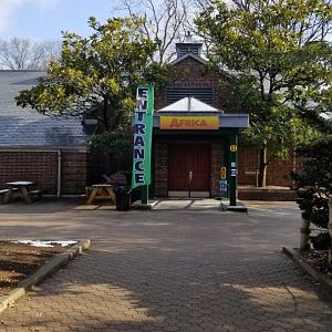 Staten Island Zoo - Entrance to building