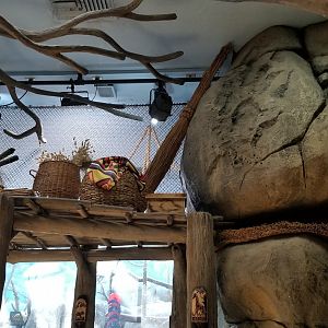 Staten Island Zoo - Example of upper decor; the entire building space is used