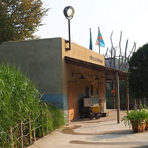 Viewing point themed like a Congolese customs post, 2020-09-16