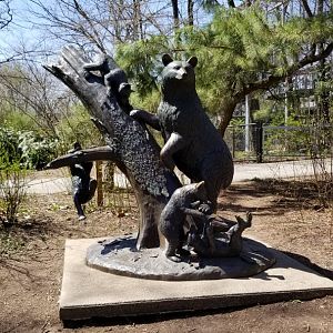 Philly - Bear statue