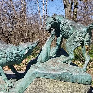 Philly - Wolf statue