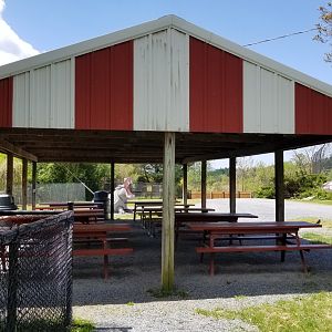 Natural Bridge Zoo - Picnic area
