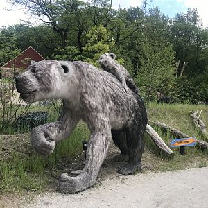 Stop 16: Gorilla Lemur