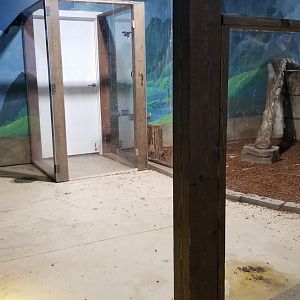 SeaQuest Woodbridge - Otters, white door room is where interaction is done