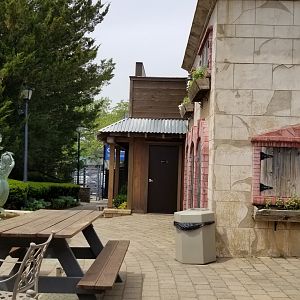Long Island Aquarium - Patio