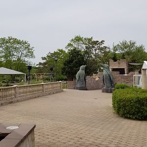 Long Island Aquarium - Marsh on left, penguins in front, sea lions on right