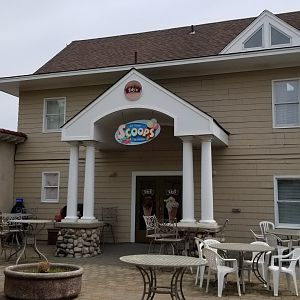 Long Island Aquarium - Ice cream by otters, $$$