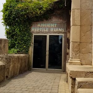 Long Island Aquarium - Ancient Reptile Ruins