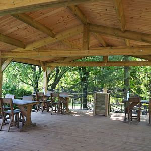 Sheltered eating area, 2021-05-29