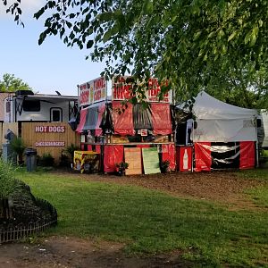 Roer's Zoofari - Food vendor outside entrance