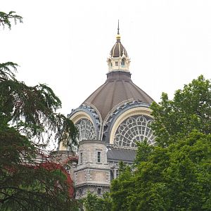 Dome of Antwerp Central Station seen from within the zoo, 2021-06-12