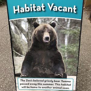 North Carolina Zoo: Grizzly Bear Vacant Habitat Sign