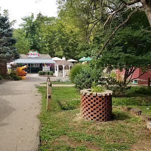 Elmwood Park - Path behind event building