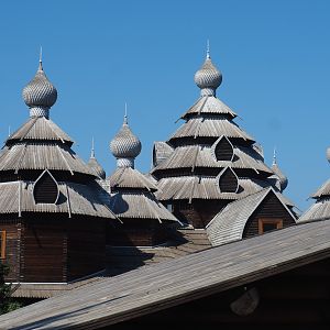 Roofs of Russian restaurant L'Izba, 2021-09-03