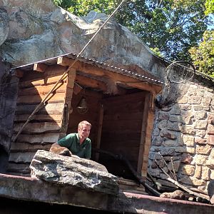 Keeper feeding the Asian small Clawed Otters