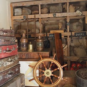 Old ship cargo hold theming in the Mersus Emergo, 2021-09-03