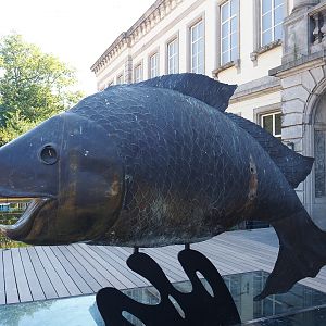 Fish statue outside the aquarium building, 2021-09-03