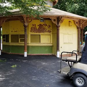 MD Zoo, Main Valley - Former monkey house, snack stand