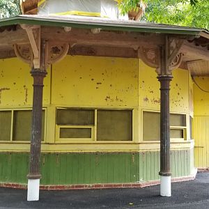 MD Zoo, Main Valley - former monkey exhibit, snack stand