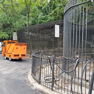 MD Zoo, Main Valley - Original exhibit on right