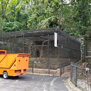 MD Zoo, Main Valley - Original exhibit on right