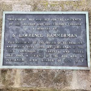 MD Zoo, Main Valley - Plaque behind crane building