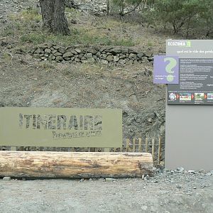 Ecozonia - Bench and panel on predators role