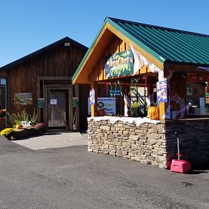 Wild Animal Park - Trading post, budgie aviary