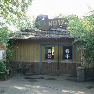 Zoo de la Flèche - Nosy Komba - Lemurs walkthrough exhibit entrance