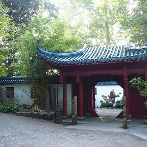 Entrance to Chinese walled garden theming area, 2021-09-03