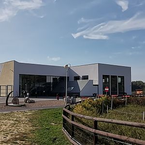 Giraffe /Rhino house