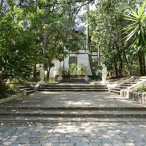Aquarium entrance and plaza - Campinas zoo (BDJ)