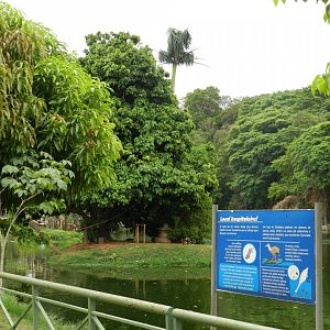View of the main lake and monkey islands - Sorocaba zoo (PZMQB)
