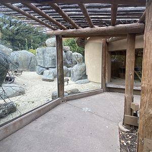 African Grasslands - Viewing Shelter