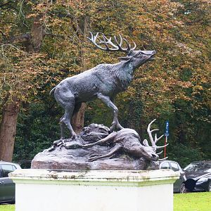 Deer statue in the park near the museum, 2021-10-20