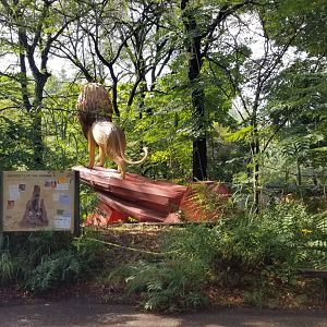 Pittsburgh 8/21 - Lion lantern