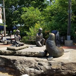 Pittsburgh 8/21 - Sea lion statue