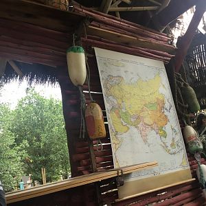 Elephant Springs Viewing Hut Decor