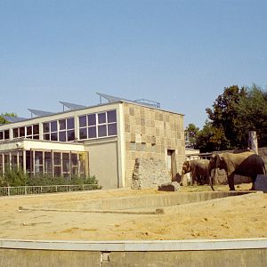 Elephant house and paddock at Magdeburg 09/09/2005